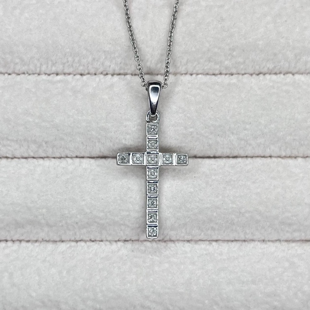 N023 | Natural Diamond Cross Necklace